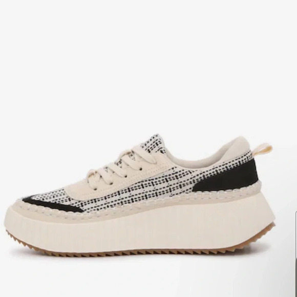 Dolce Vita Sneakers - Picture 3 of 9